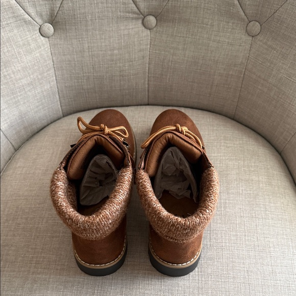 Women’s Brown Lace-Up Hiking Boots - Picture 2 of 4